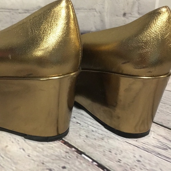 Kelly & Katie gold platform peep toe wedges - Picture 7 of 10